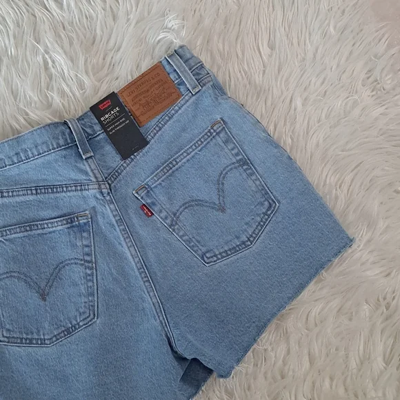 Levi's Ribcage shorts size 28 - Picture 3 of 6